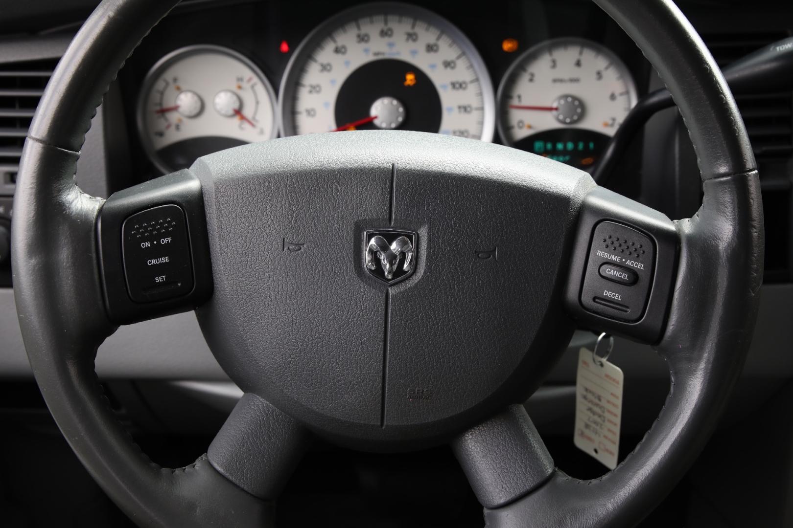 2007 BLACK DODGE DURANGO SLT 2WD (1D8HD48207F) with an 5.7L V8 OHV 16V engine, 4-SPEED AUTOMATIC OR 5-SPEED AUTOMATIC transmission, located at 420 E. Kingsbury St., Seguin, TX, 78155, (830) 401-0495, 29.581060, -97.961647 - Photo#16